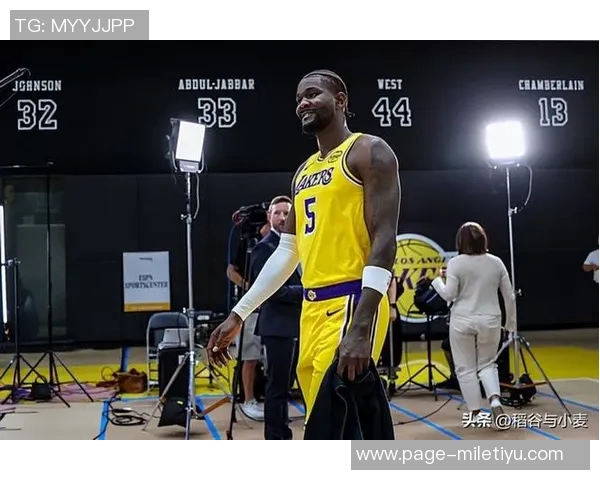 湖人训练热身艾顿与克内克特折返跑展现拼搏精神与团队默契